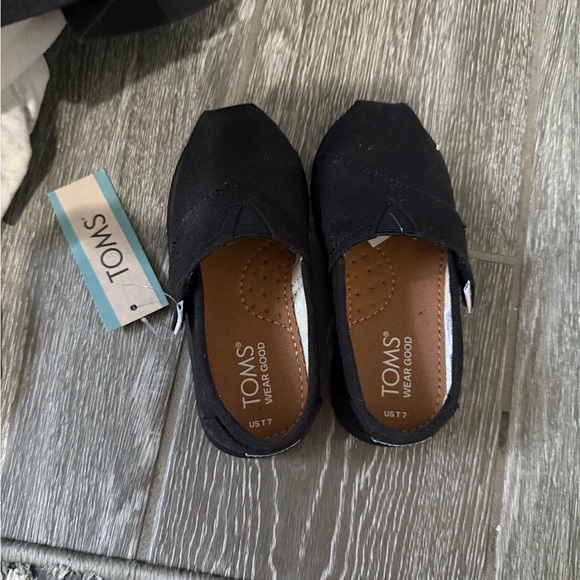 TOMS Kids Black Loafers - Picture 1 of 4